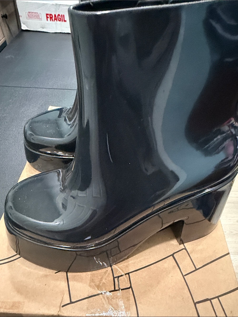 Men’s Black Glossy Rubber Ankle Boots - Sleek Platform Heel M11 EUR44 JPN28